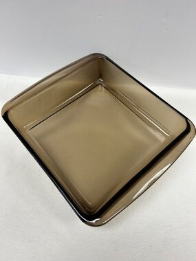 Vintage  222 PYREX  8 x 8 x 2  amber glass  brownie / baking dish , USA